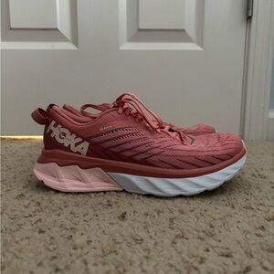 Hoka One One Arahi 4